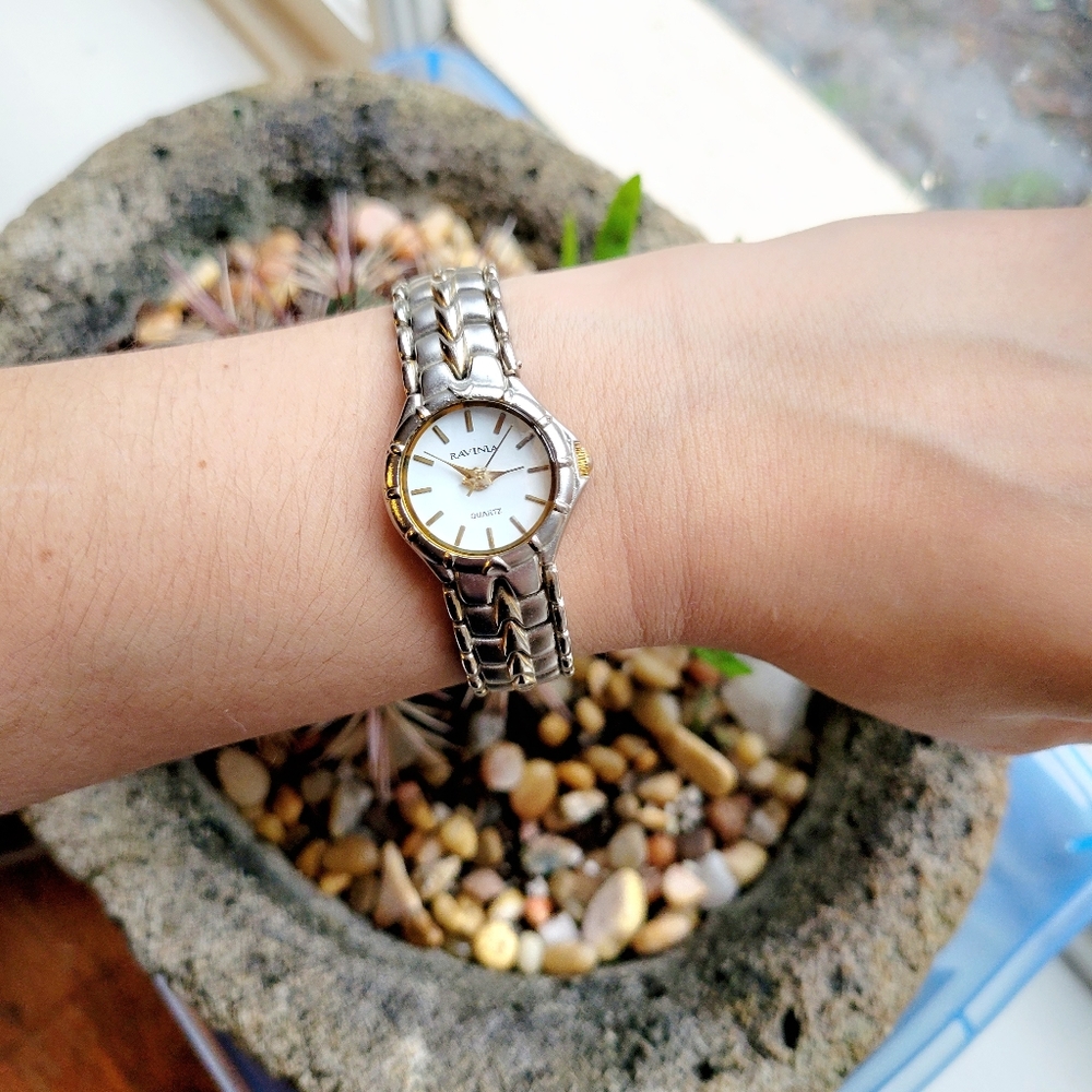 Classic Ravinia Quartz Watch - Picture 2 of 6